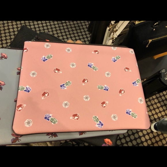 Coach x Disney LARGE WRISTLET 30 WITH HAPPY; snow white - Picture 2 of 2